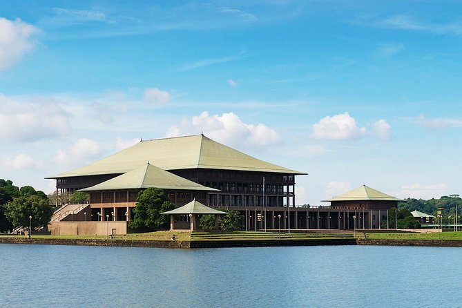 Full-Day Colombo City Tour (Private Car) - Gangaramaya Temple: where modern Colombo meets religious tradition