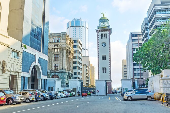 Half Day City Tour of Colombo - Viharamahadevi Park and Independence Square: the city breathes here