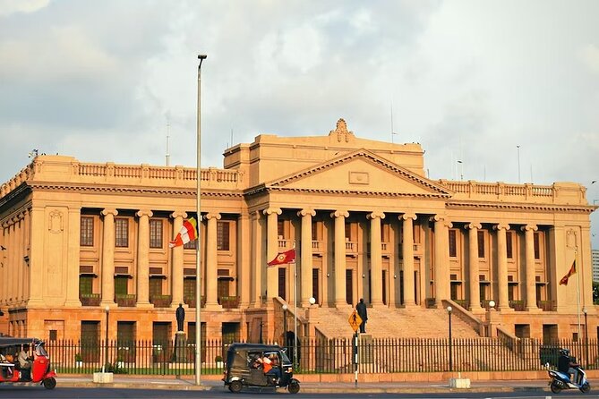 Half Day City Tour of Colombo - St Anthony’s Church and Sri Ponnambala-waneswaram Temple: the Indo-Granite stop