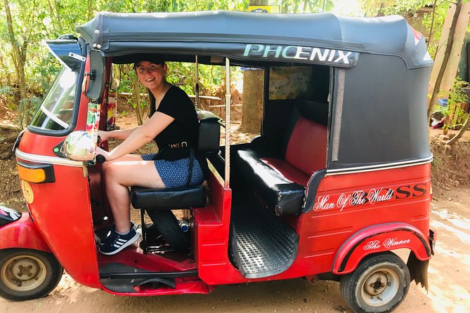 Half-Day Kandy City Tour by Tuk Tuk - Stop 2: Kandy War Cemetery (30 minutes of WWII weight)