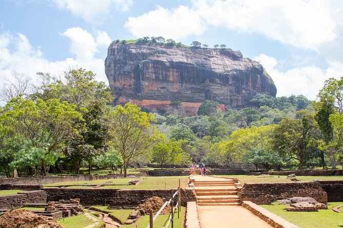 Highlights of Sri Lanka 8 Days Private Tour - Day 4 The Temple of the Tooth Relic, Peradeniya Gardens, Ramboda Falls, and Tea Estate Time