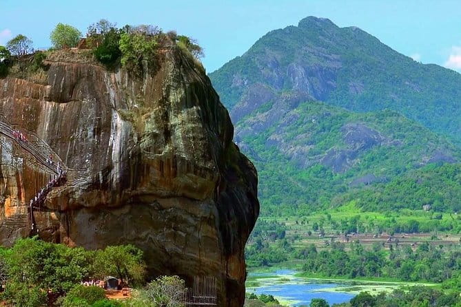 Kandy City Day Tour - Kandy Lake, Mahaweli River, and city viewpoint photo breaks