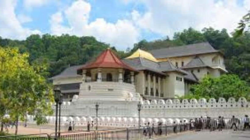 Kandy City Guided Day Tour by Tuk Tuk & Laxury Car - Key Highlights That Matter on the Ground