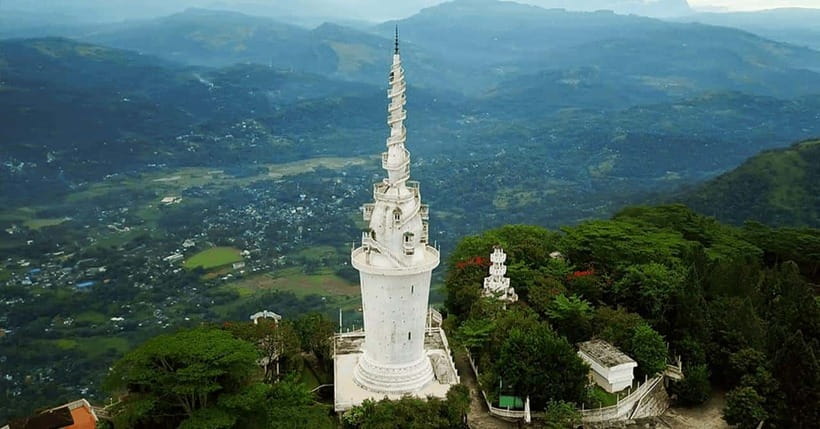 Kandy City Tour & Ambuluwawa Tuk Tuk Adventure - Royal Botanical Garden Peradeniya: A Breather Between Temples