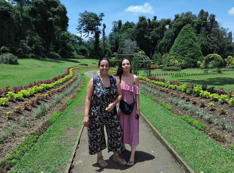 Kandy City Tour by Tuk Tuk with hotel Pickup and Dropoff - Tea Factory plus spice and herbal stops: what you are actually seeing