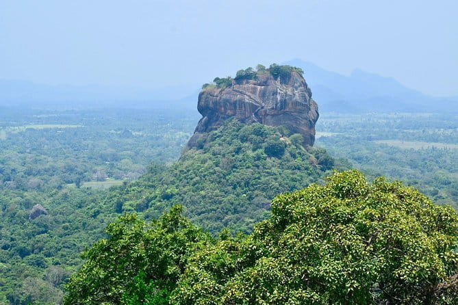 Kandy City Tour & Famous Ambuluwawa Tower with Friendly Chauffeur - Kandy Gem Centre and Royal Botanical Gardens: two ways to learn