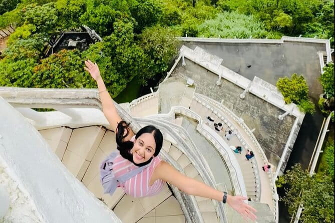Kandy City Tour & Famous Ambuluwawa Tower with Friendly Chauffeur - Kandy Lake and the View Point: quick breaks that reset your day