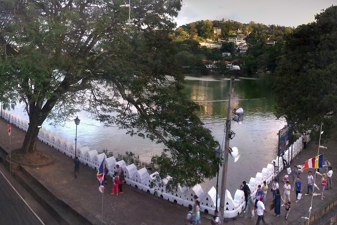 Kandy Full-Day Tour - Kandy Lake Break: Short, Scenic, and Photo-Friendly
