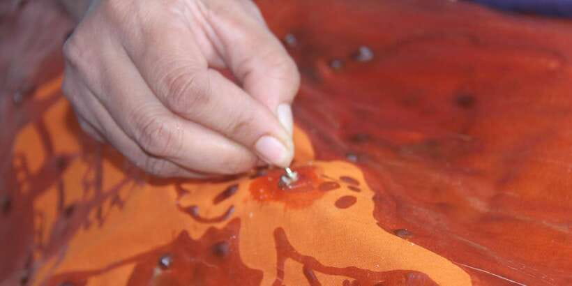 Kandy: Interactive Batik Workshop - The full batik workflow in 3.5 hours, from fabric choice to dewaxing