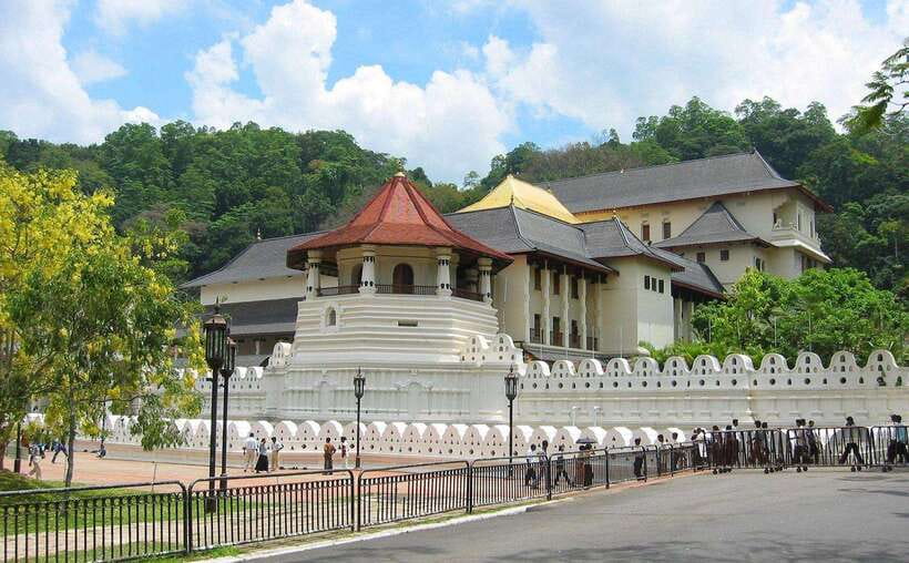Kandy : Pinnawala Day Tour with Top Rated Local Guide - The river-bathing area experience, and why it can feel complicated