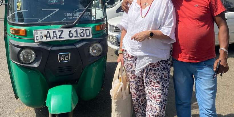 Kandy: Private City Highlights Guided Tour by Tuk-Tuk - Sri Maha Bodhi Viharaya: a calm break in the middle of the day
