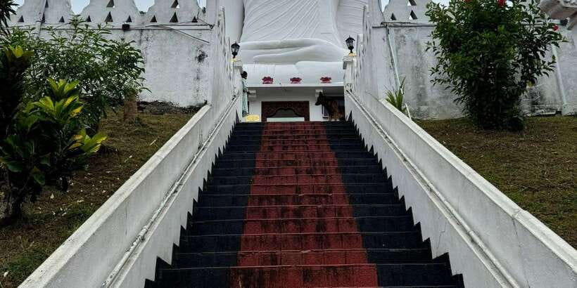 Kandy: Private Guided Tour with Local Highlights by Tuk Tuk - Key highlights at a glance