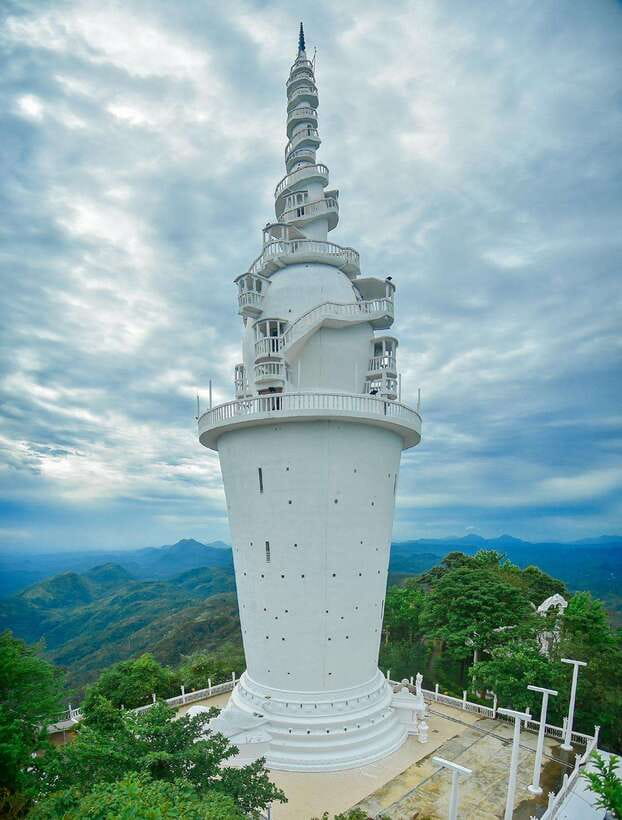Kandy to Ambuluwawa Tuk Tuk Tour - Temple of the Sacred Tooth Relic, a Powerful Start