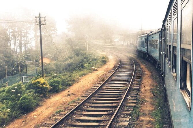 Kandy to Nanu Oya train ride on (Train No: 1005 "Podi Menike") - First-Class vs Second-Class on Train 1005