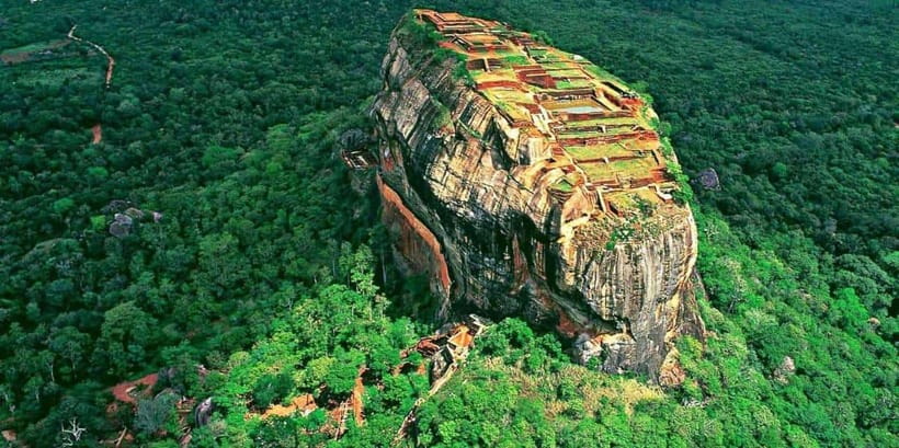 Kandy to Sigiriya Private Tour by Tuk Tuk with All Fees - Dambulla Cave Temple: what to look for beyond the big name