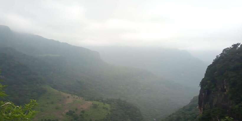 Knuckles Mountains : Infinity Pool and Doowili Ella Trail - The Doowili Ella Falls Stretch: Longer Walking, More Payoff