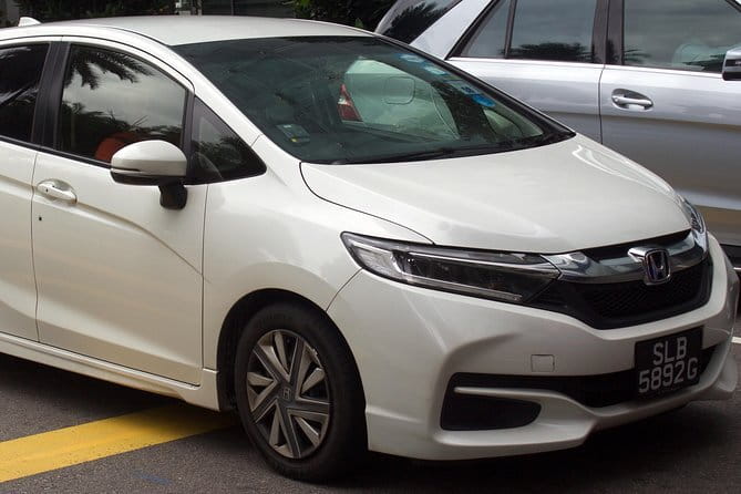 Luxury cars for rent with driver - Airport pickup in Kandy: the start that saves you mental energy