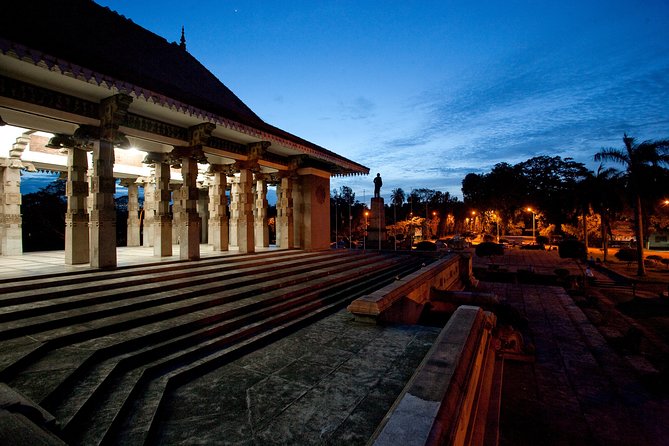 Luxury Night Cycle Tour of Colombo - Dutch Hospital shopping precinct: colonial bones turned into everyday life