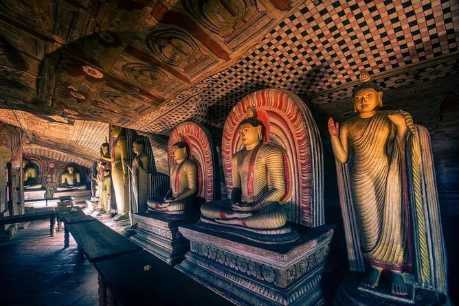 Multi Day Round Private Tour in Sri Lanka - Day 2: Sigiriya lion rock, Kandy markets, Temple of the Sacred Tooth