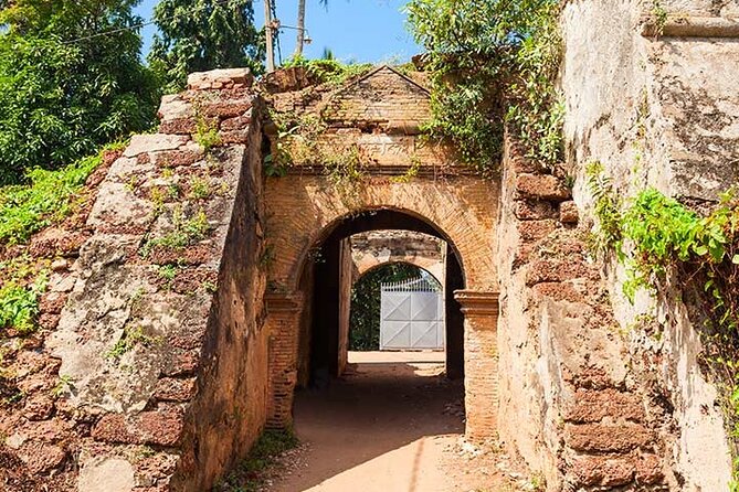 Negombo City Tour - St. Mary’s Church: why pink and 18th-century architecture matter