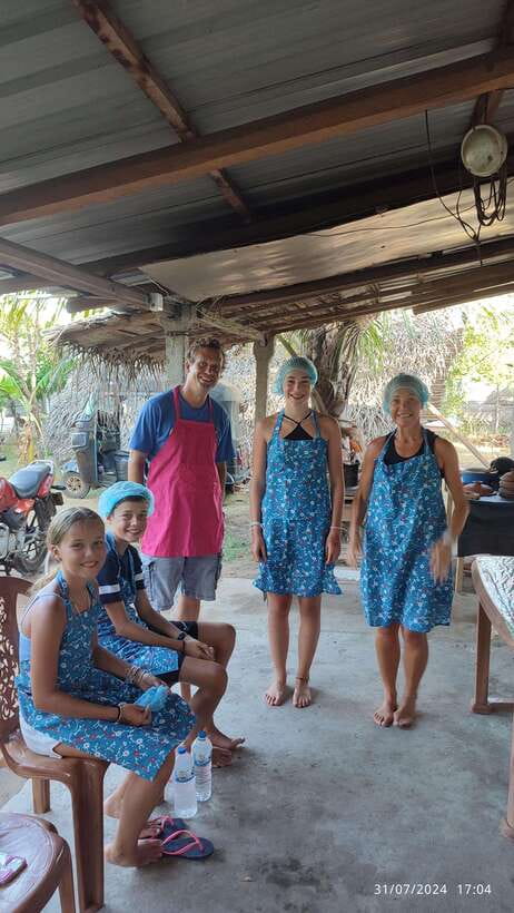 Nilaveli: Sri Lankan Cooking Class with a Local Family - Meet Nimali Dinushika in a traditional home kitchen