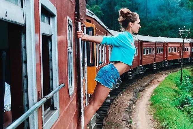 Nuwara Eliya journey by Train and car (2 Days with 01 Night) - Temple of the Sacred Tooth Relic in Kandy, the main cultural stop