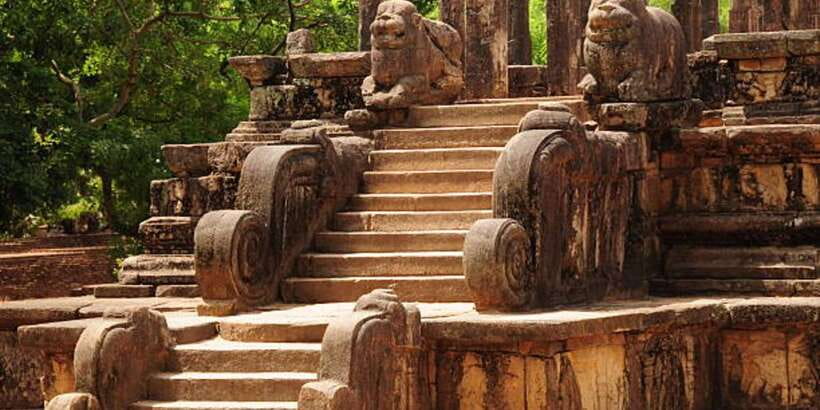 Polonnaruwa Day Tour With Minneriya NP Elephant Safari - Polonnaruwa UNESCO sights: Royal Palace and Gal Vihara details