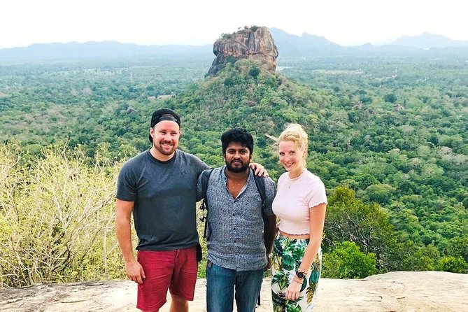 Private Car & Driver for 07 Days Tour In Sri Lanka - Day 2: Kandy’s Sacred Tooth temple and a Kandyan dance cultural center stop