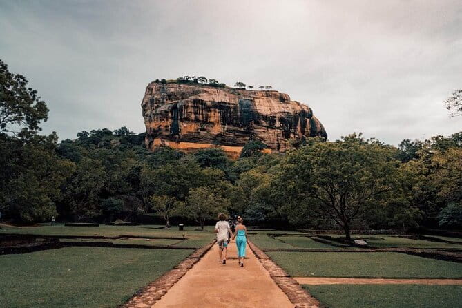 Private Car & English-Speaking Driver – Sri Lanka Island wide - How a 20-Day Private Hire Works in Practice