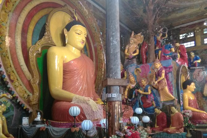 Private City tour in Colombo By tuk tuks or Cars - Gangaramaya Temple: Antiques, Relics, and That Tiny Golden Buddha