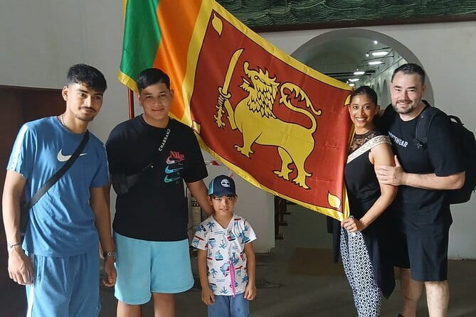 Private Colombo City Tour by Tuk Tuk - Pickup around Colombo Fort, Port Terminal, and City Centre Mall