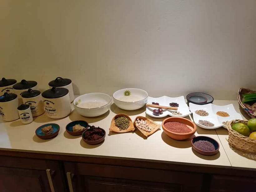 Private cooking class - Personalized classic menu - Spice learning that starts with curry paste