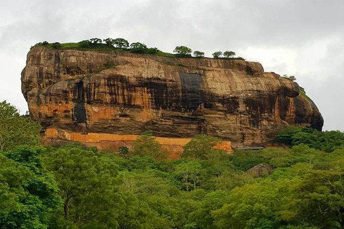 Private Day Trip to Sigiriya & Dambulla from Kandy – Aaliya Tours - Stop 1 at Sri Muthumari Amman Kovil: statues, devotion, and the right clothing