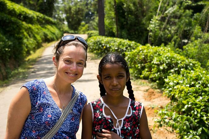 Private Kandy Tour by Air-Conditioned Car: Do it All in One Day - Beyond Escapes, woodcarving, a local overlook, and the Cultural Show finale