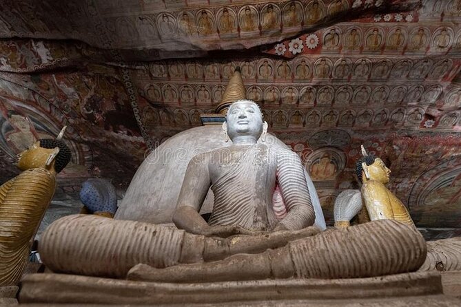 Private Sigiriya Day Tour and Authentic Sri Lankan Lunch Buffet - Oak Ray Woodcarving: 30 Minutes of Sri Lankan Craft in Your Lap