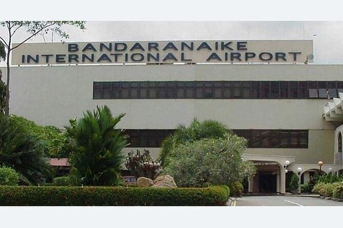 Private Transfer from Sri Lanka Airport to Bentota - Meeting at Bandaranaike airport with WhatsApp and flight details