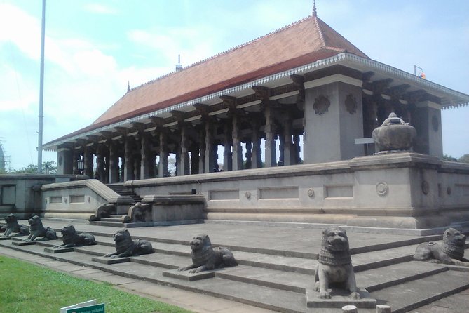 Privet Full-day Sightseeing Tour of Colombo - Guides, group size, and how the day usually feels