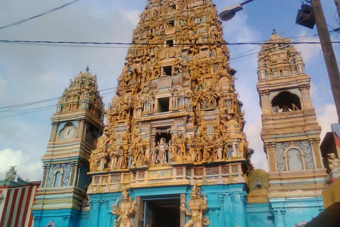 Privet Full-day Sightseeing Tour of Colombo - Pettah markets: bargain smart, shop with a plan, and find the good stuff