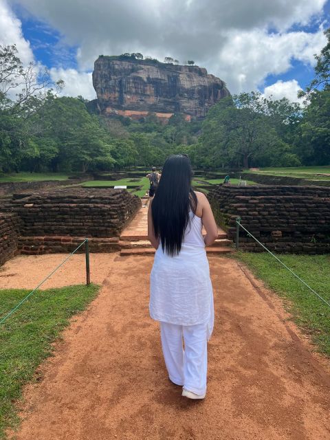 Sigiriya and Dambulla Private Full-Day Tour - Private driver and English live guide: what you should look for