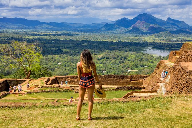 Sigiriya Rock and Dambulla Cave All Inclusive Private Day Trip - The road time between Colombo and the sites (and how to survive it)