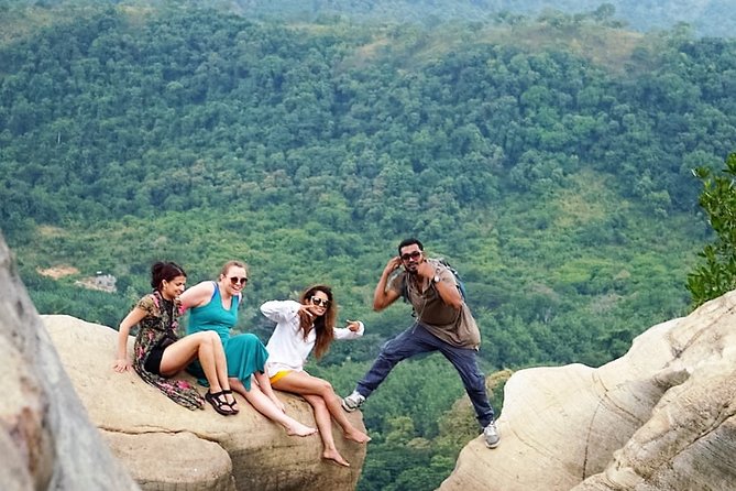 Sri Lanka 11 Nights -12 Days Luxury Guided Tour by Mini-Coach - From Negombo beach strolls to real seafood, Day 1 sets the tone