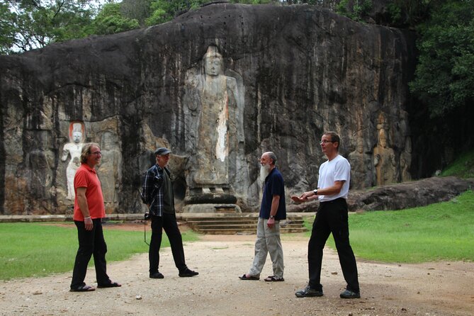 Sri Lanka 8 Tage 7 Nächte Tour mit privatem Fahrer - Day 1: Dambulla Cave Temple and the Big UNESCO Moment