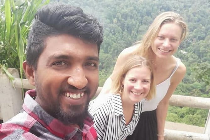 Sri Lanka Driver's and Guide with Luxury Cars - Stop 3: Dambulla Cave Temple for 45 minutes, included ticket and big impact