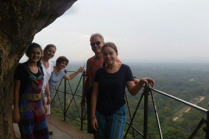 Sri Lanka highlights in 6 days - Day 4: Nuwara Eliya Tea Country, Ramboda Falls, and the Train to Ella