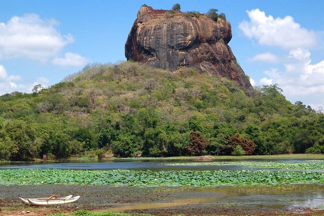 sri lanka Holiday Round tour 13-Days with driver, vehicle and H/B accommodations - The whale-watching cruise: sea time that changes the pace