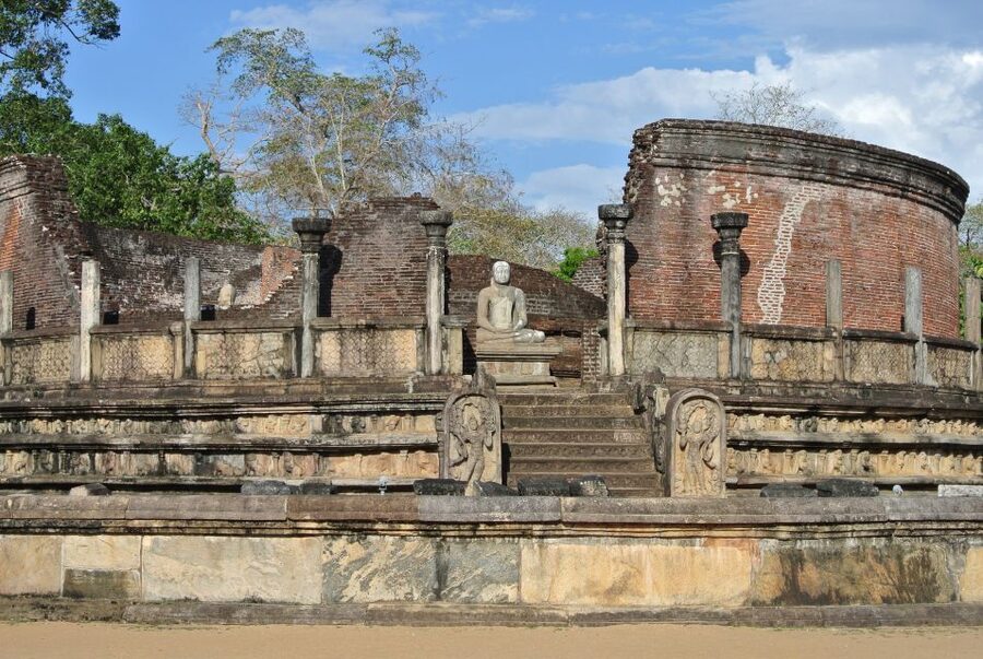 Sri Lanka Private 3-Day Cultural Tour, 5 UNESCO Sites - Day 3: Matale spice garden, Dambulla Golden Temple, then Kandy’s Tooth Relic
