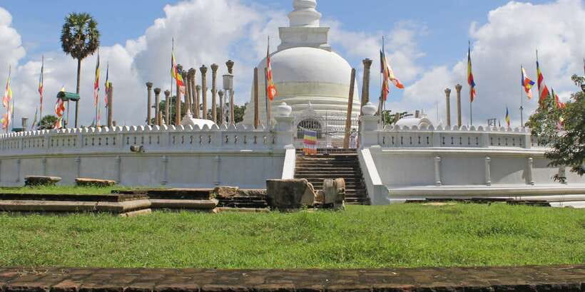 Sri Lanka Private 3-Day Cultural Tour, 5 UNESCO Sites - Temple etiquette and dress code: you’ll move faster if you follow it early