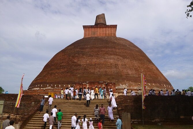 Sri Lanka Private Tour 8 days-Driver/vehicle/accommodation H/B - Why this 8-day private route makes sense for a first Sri Lanka trip