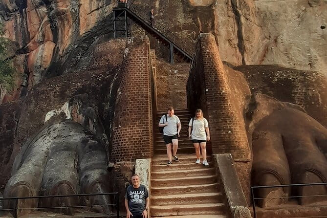 Sri Lanka Private Transfer - Sigiriya pickup at 8:00 am, and why timing matters