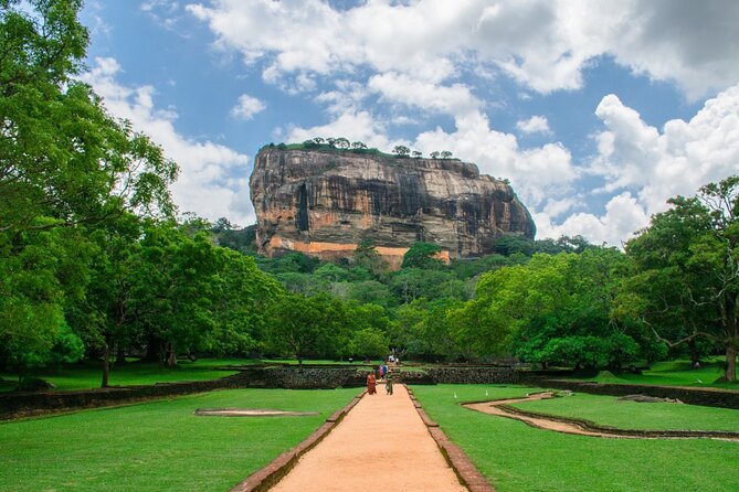 Sri Lanka tour 8 Days with a private driver, hotels, and vehicle - Day 1 in Colombo area: Airport pickup and settling into Sigiriya